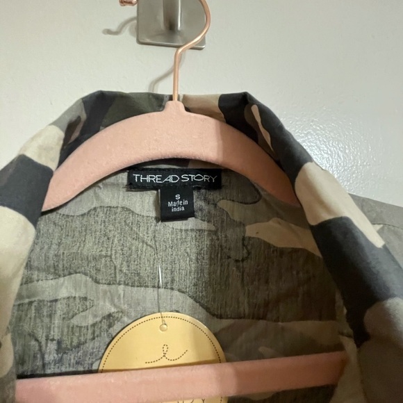 𝅺Thread Story Camoflauge Button Up TOP / BLOUSE NWT - Picture 13 of 14